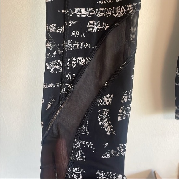 Lululemon Inspire Tight II Graf Black White / Black - Picture 3 of 8